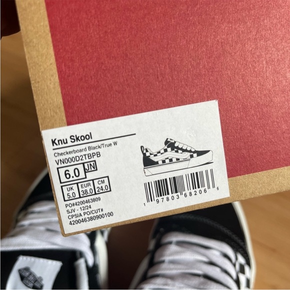 Vans Big Kids Knu Skool Checkerboard
Shoe 6.0 US Women 7.5 US - Picture 11 of 11